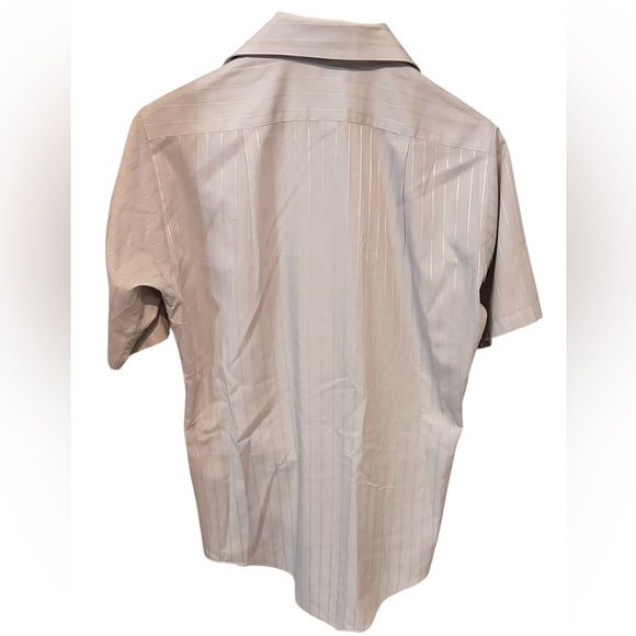 Bundle of 2 Men’s Aigner dress shirts.  Cream & Light taupe both size 14.5 - Picture 8 of 11